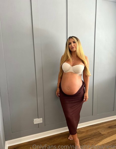 naughtylebanese onlyfans model images