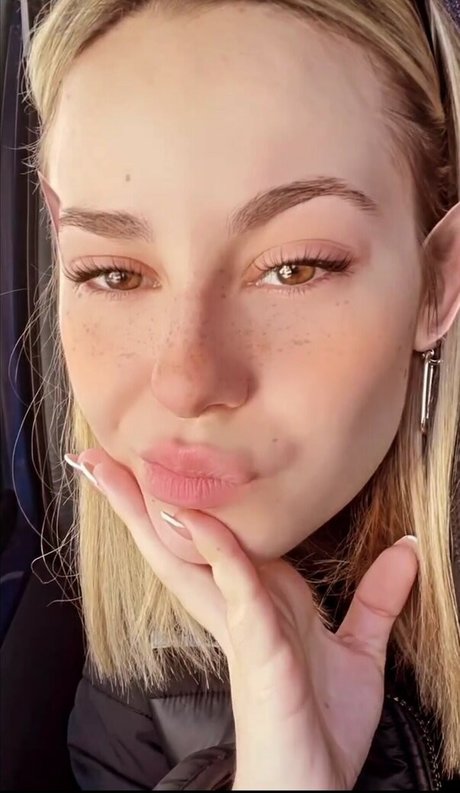 Elena Lagou Profile pic