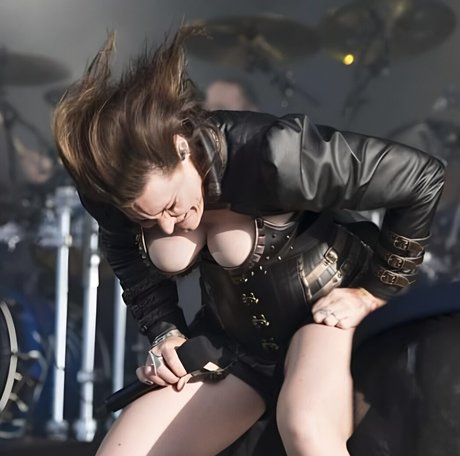 Floor Jansen leaks only fans