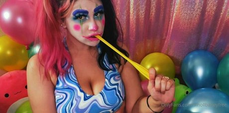 smollbabeyfree onlyfans model photo