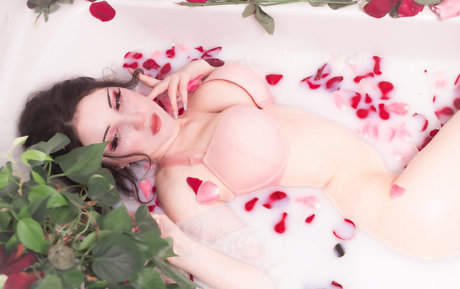 Tina Kinz onlyfans post