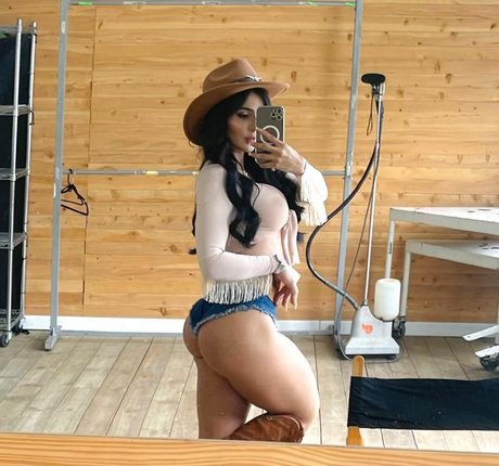 Gabriela Parisi onlyfans joi