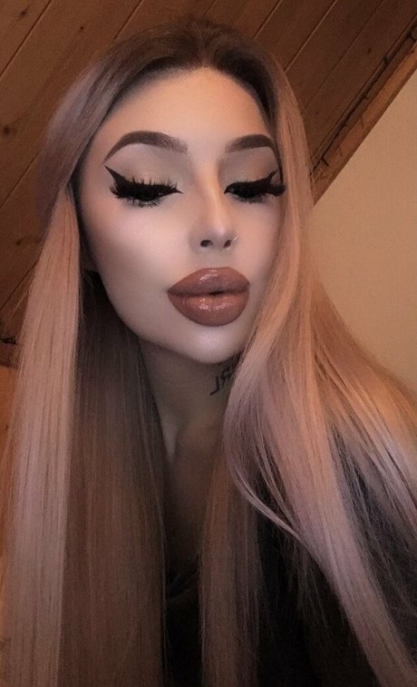 charlotteventura onlyfans desnuda