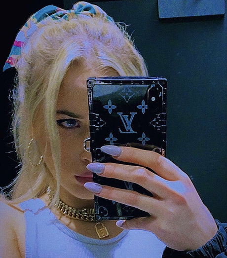 Dressupblondie naked on onlyfans