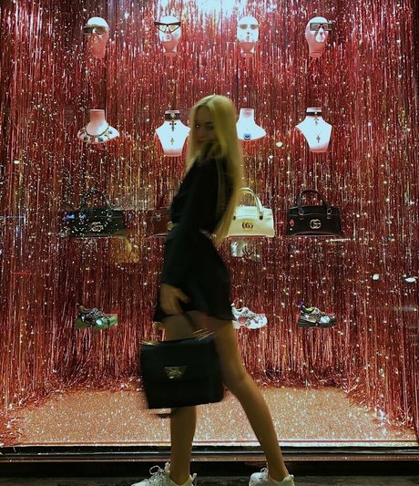 Dressupblondie onlyfans leaked.