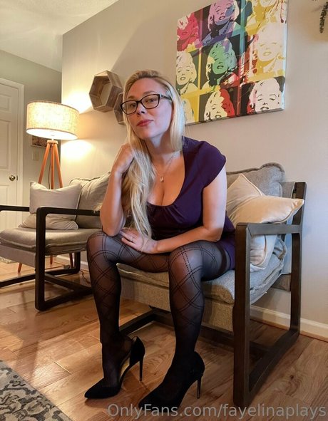 fayelinaplays onlyfans ass