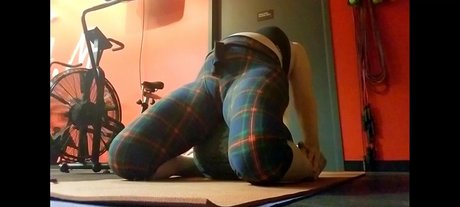 nakedyoganakedyoga onlyfans star