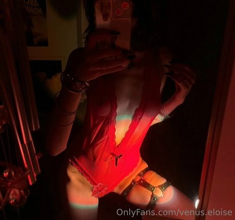 venus eloise onlyfans public photos