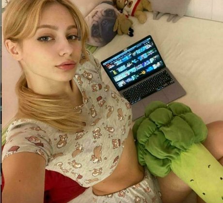 elly yes onlyfans nude content