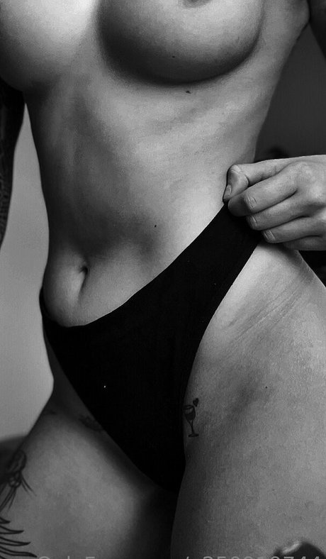 sarahmeeeow nude leaks onlyfans