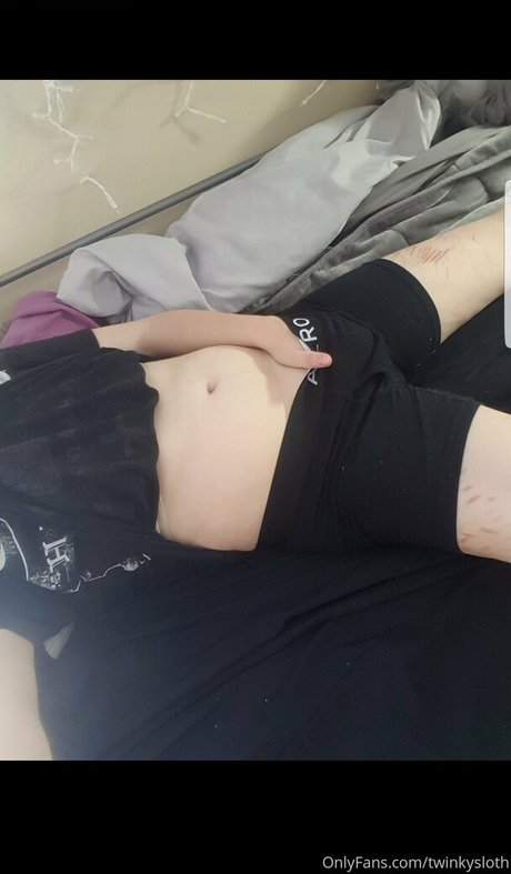 ftmtwinky onlyfans striptease