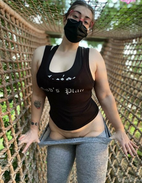 omankovivi topless onlyfans