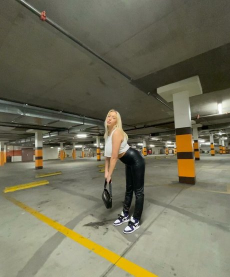 Holly Youpa onlyfans lesk