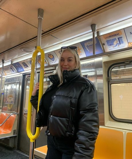 Holly Youpa Profile pic