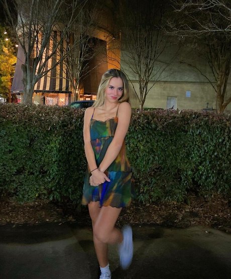 Julia Katelyn Ernst onlyfans post