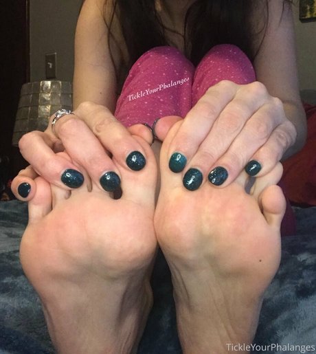 goddess tickle onlyfans tits