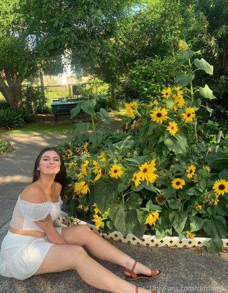 clitriinee2 onlyfans nsfw