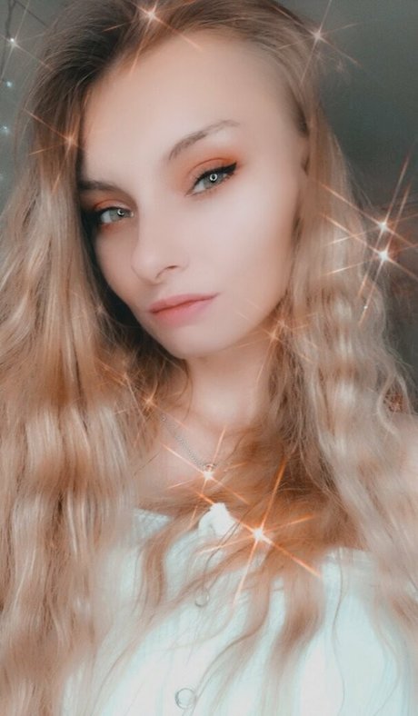 carlyraeofficial onlyfans leak ass