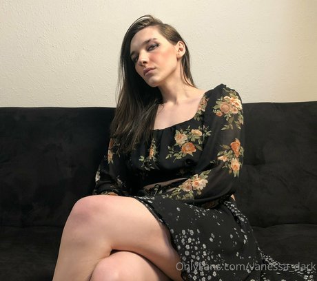 vanessa dark strip onlyfans