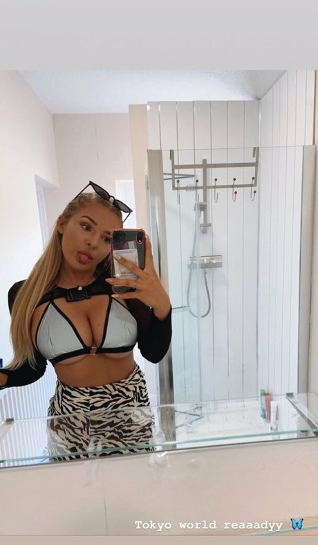 Chloe Ilsley onlyfans boobs