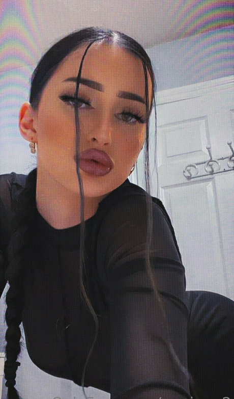 ennienn2 onlyfans leaks.