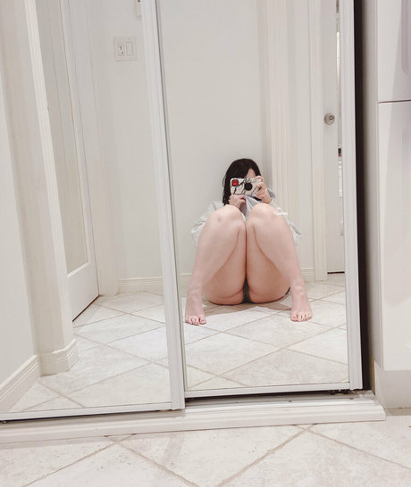 petite feet onlyfans pornographic photo