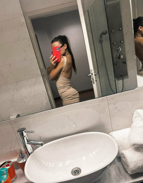 lulucrystal22 onlyfans posts