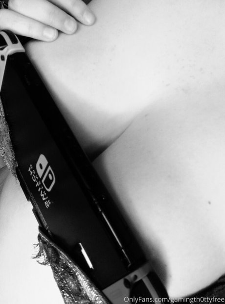 gamingth0ttyfree onlyfans nude