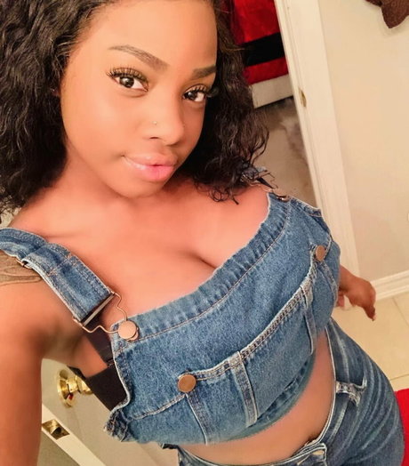 Itstaviaa Profile pic