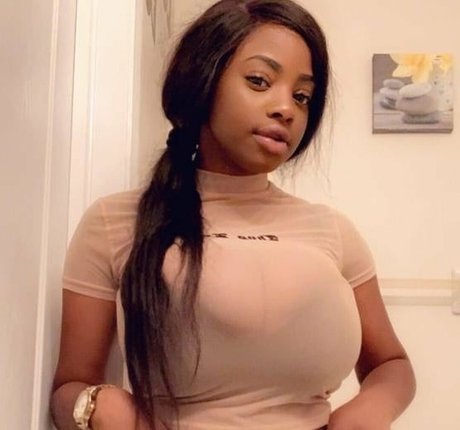 Itstaviaa onlyfans nude