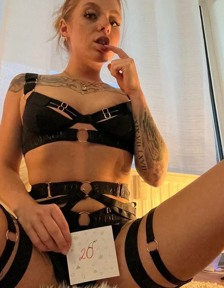 Nurselayla nude leaked onlyfans