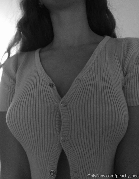 peachy bee porn onlyfans