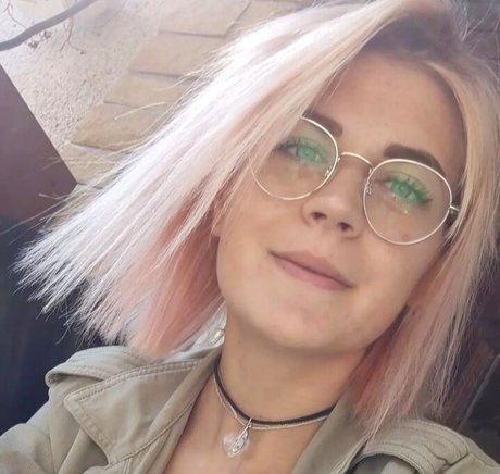 Caroline Haas naked onlyfans pics