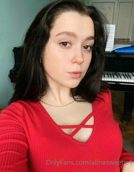 alinasweetie1 onlyfans model