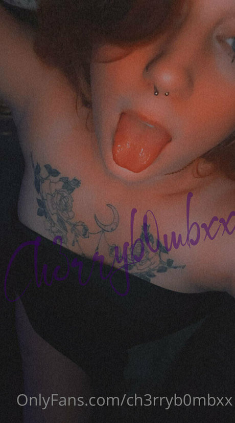 ch3rryb0mbxx onlyfans strip