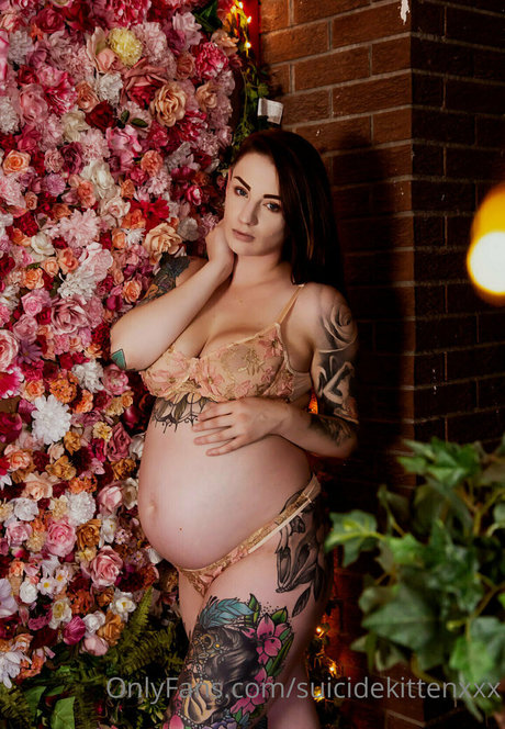 suicidekittenxxx onlyfans pics