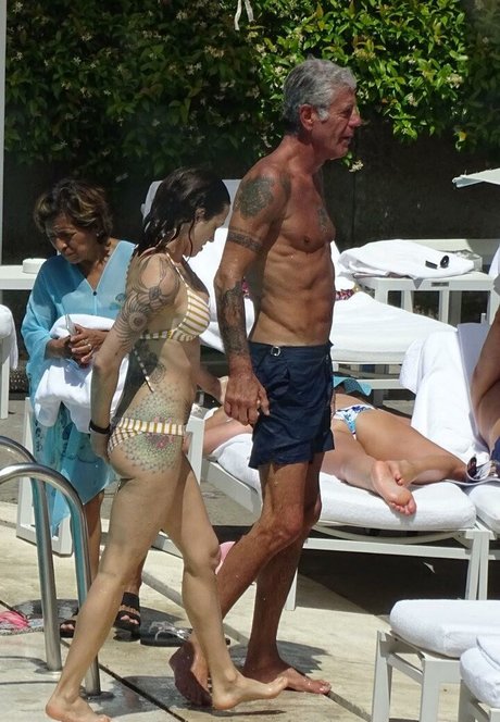 Asia Argento topless onlyfans