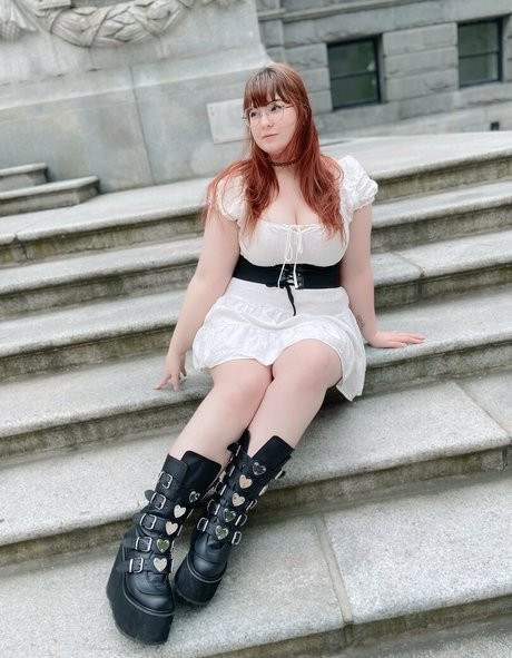 babe brunette onlyfans naked shot