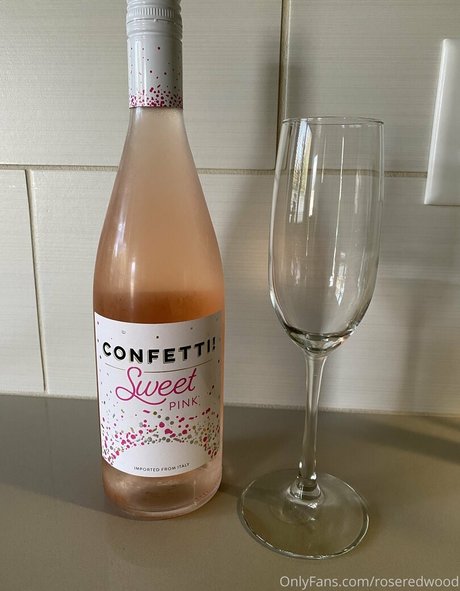 roseredwood onlyfans tits