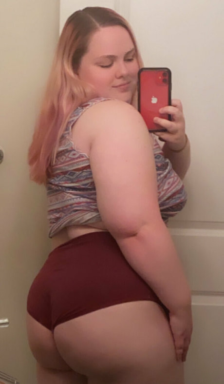 laylaluckie24 onlyfans naked