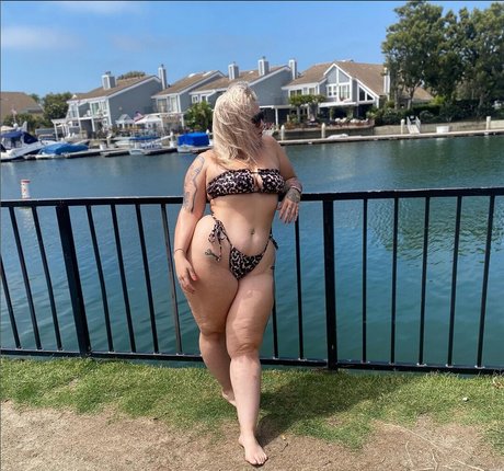 moderndaymonroee onlyfans naked