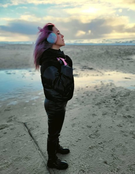 enicat nude only fans