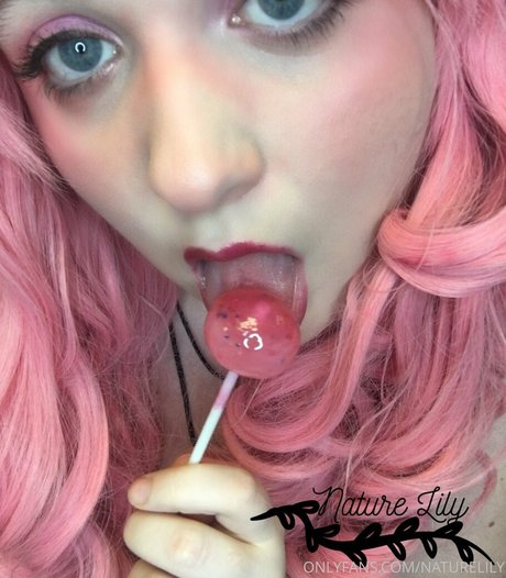 naturebabylily onlyfans strip