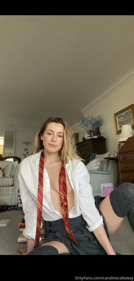 carolinecalloway only fans photos