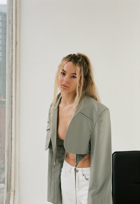 emilylism onlyfans leaked tits