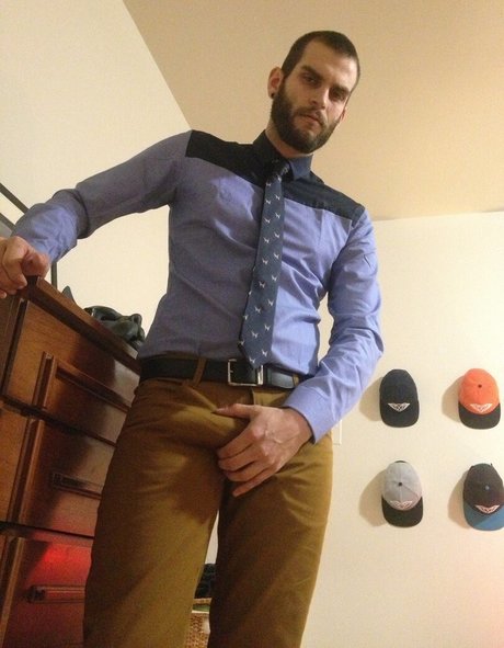 abeardedboy nude only fans