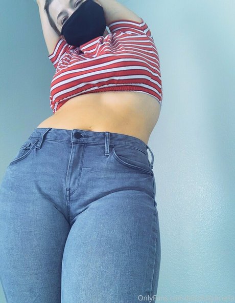 mustbecoralee onlyfans pictures