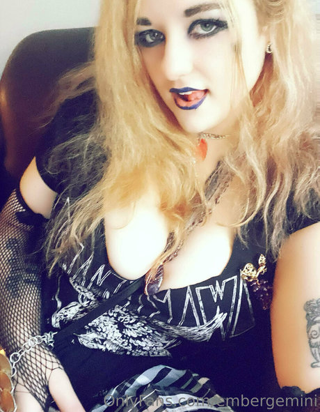 embergemini onlyfans picture