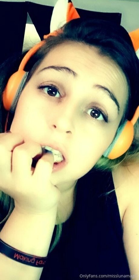 bent over pussy onlyfans art porn selfie