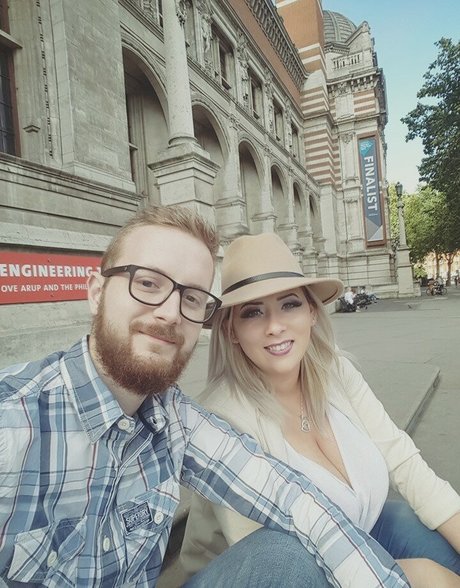 Stephanie Fox onlyfans post